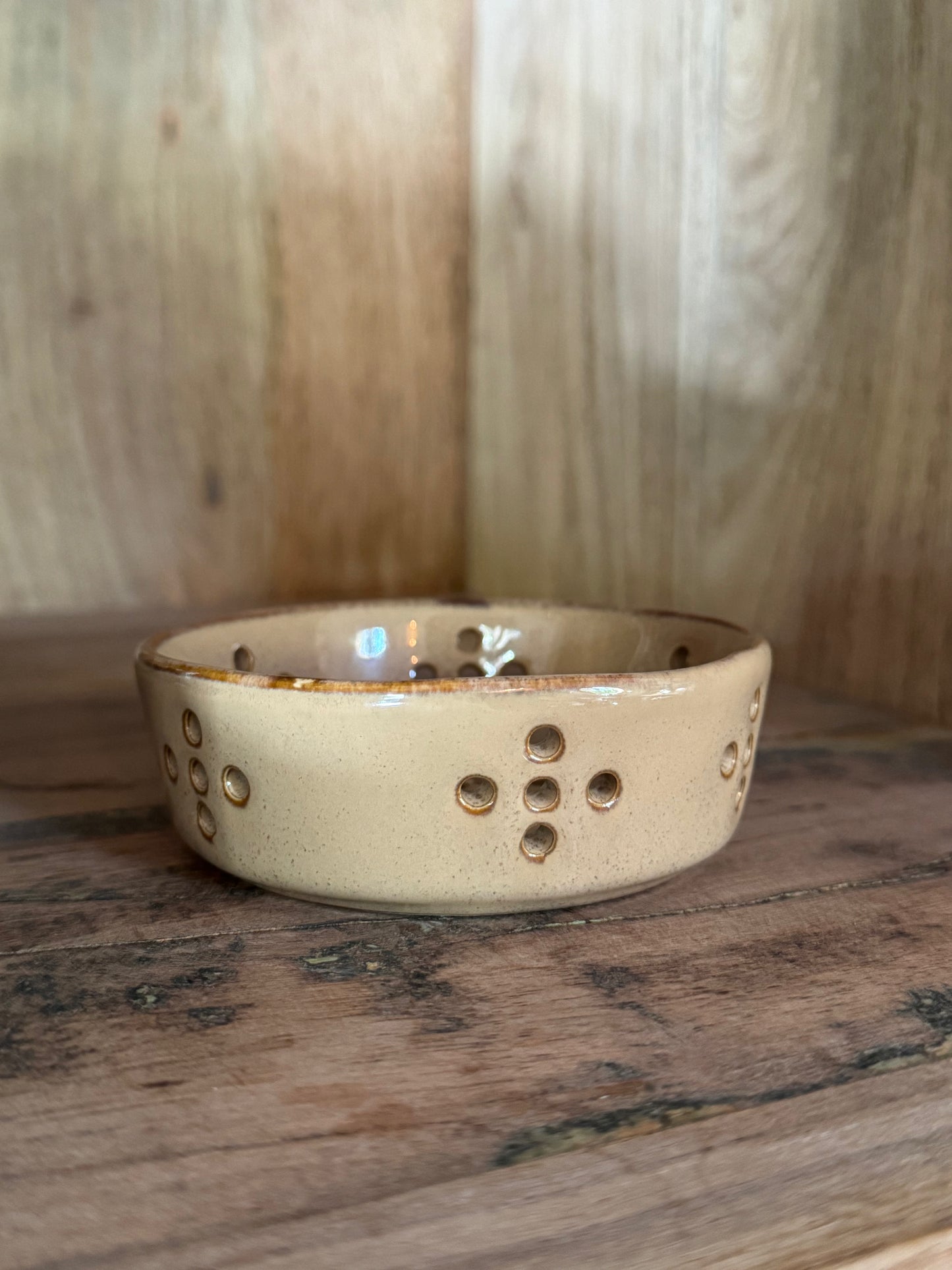 Stoneware Berry Bowl, 2 Colors