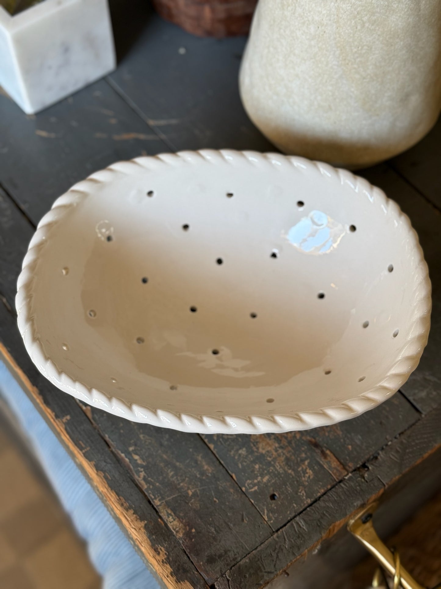 Stoneware Twisted Edge Colander