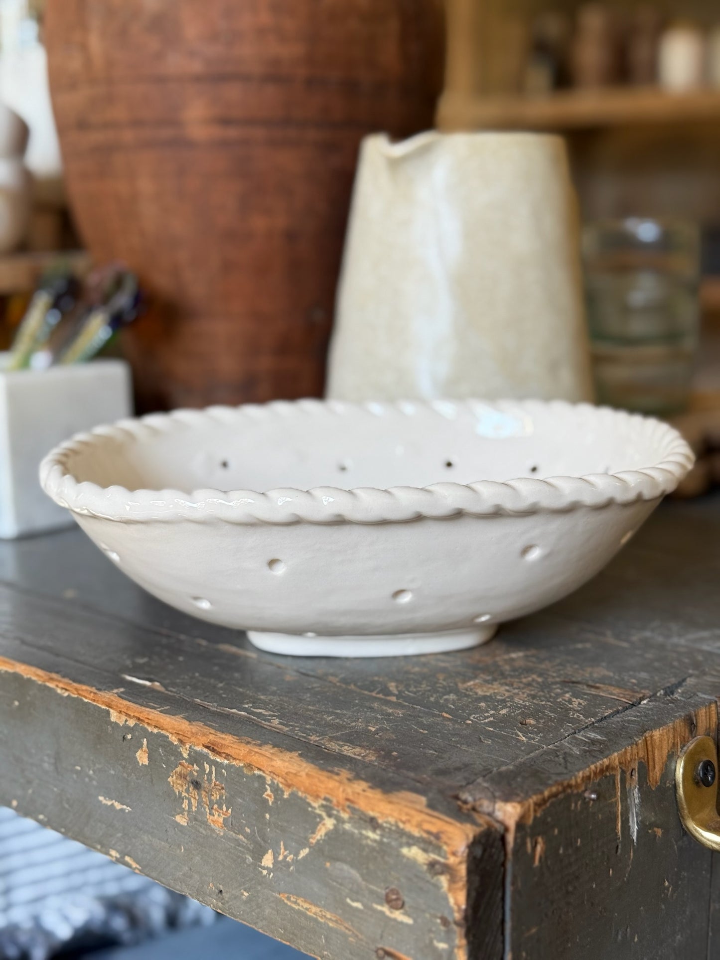 Stoneware Twisted Edge Colander