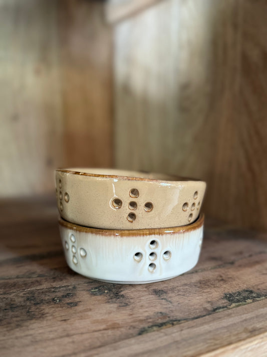 Stoneware Berry Bowl, 2 Colors