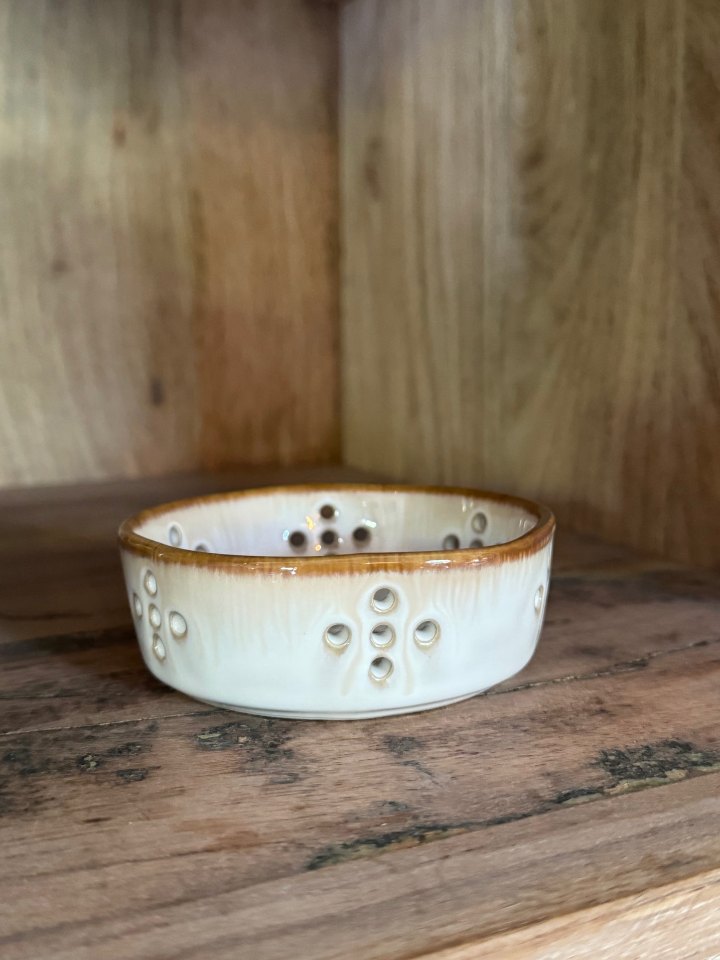 Stoneware Berry Bowl, 2 Colors